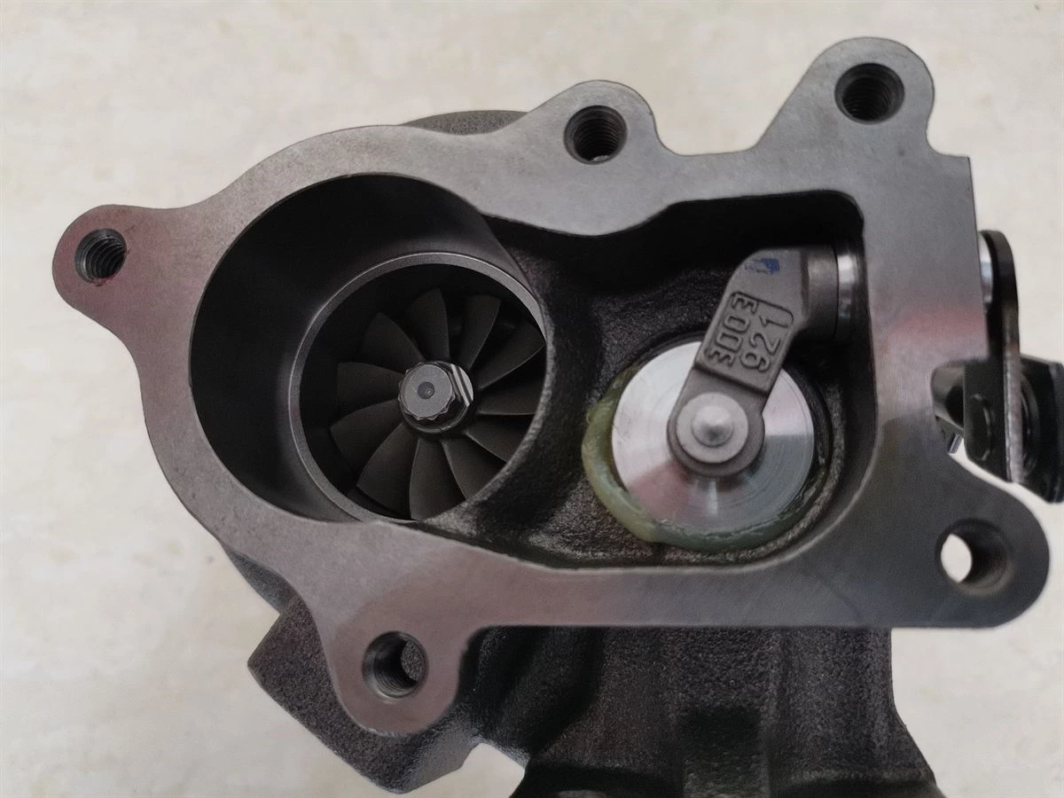 DCEC ISDe4 4 Cylinder HE221W Turbocharger
