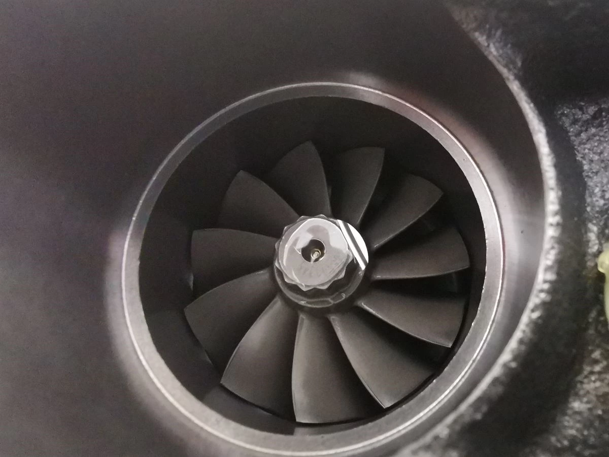 DCEC ISDe4 4 Cylinder HE221W Turbocharger